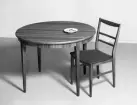 Runt bord och stol