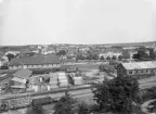 Växjö bangård, sett från Södra Järnvägsgatan, med utsikt över centrum och norrut. Tidigt 1910-tal.