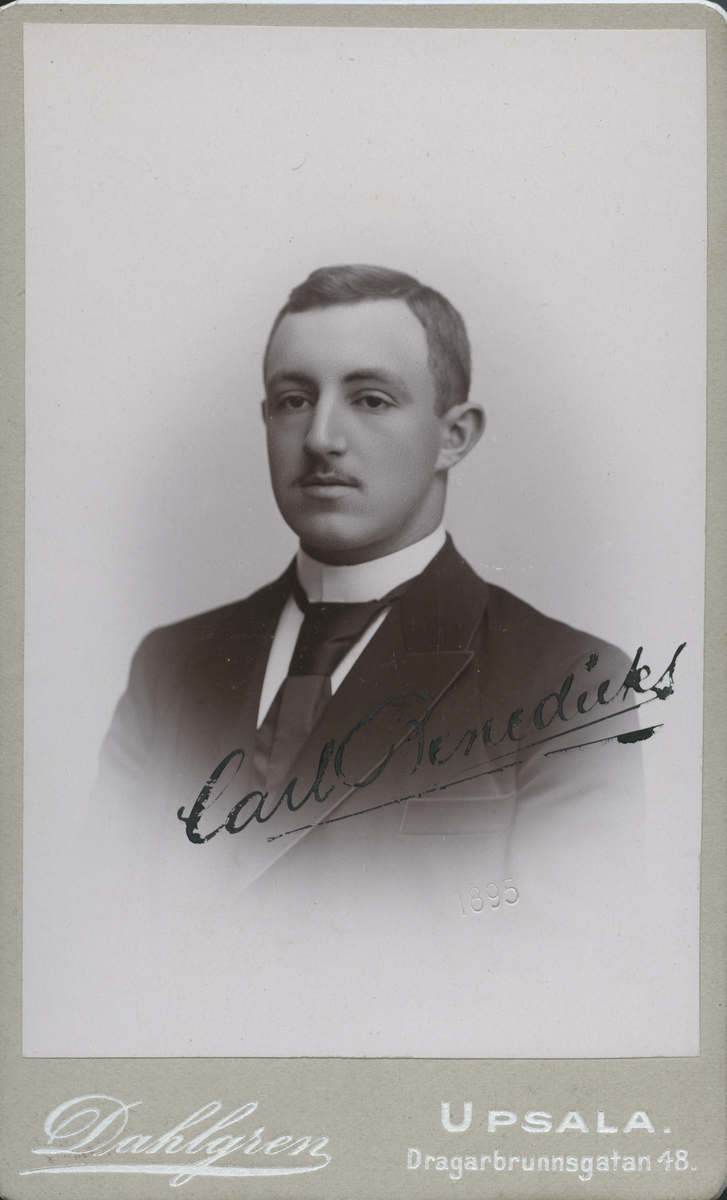 Mansporträtt av Carl Benedicks. Fotograf Alfred Dahlgren, Uppsala.