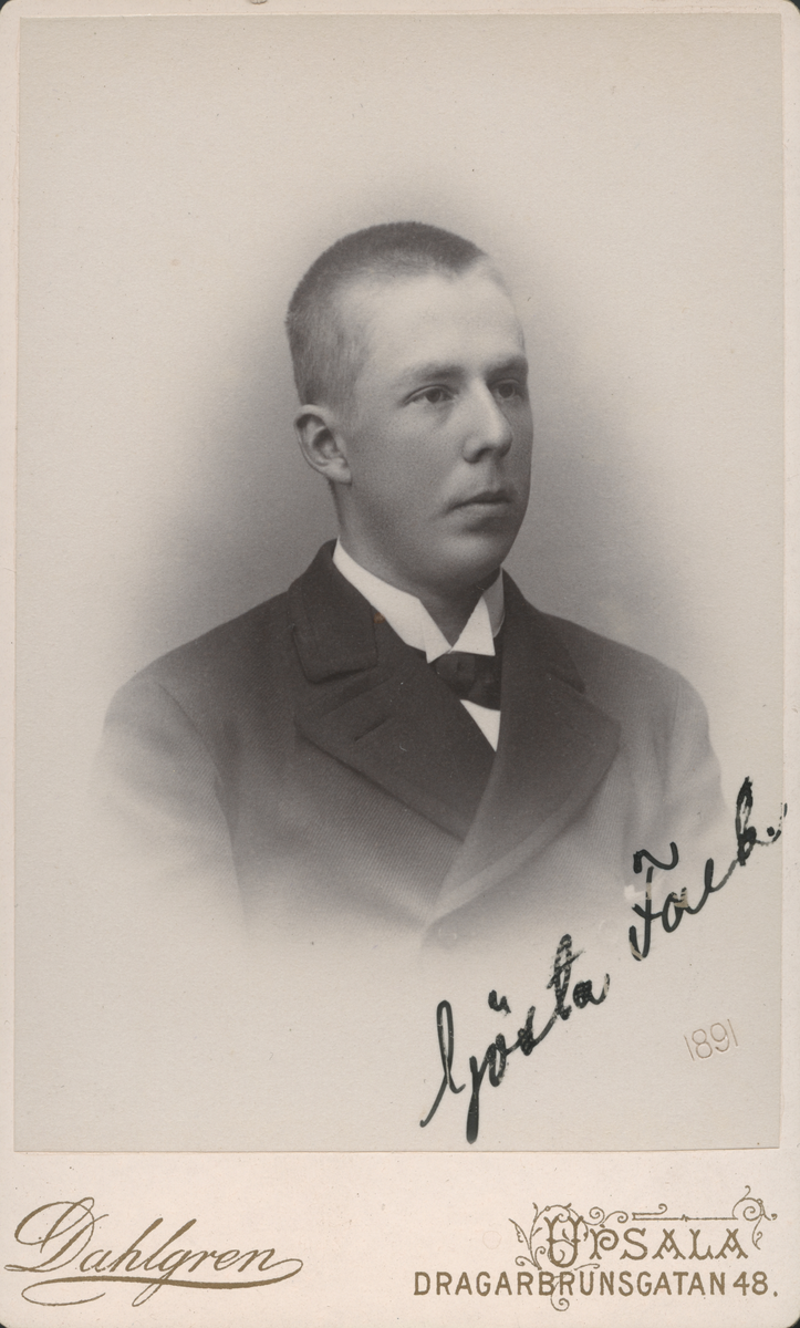 Mansporträtt av Gösta Falk. Fotograf Alfred Dahlgren, Uppsala, 1891.