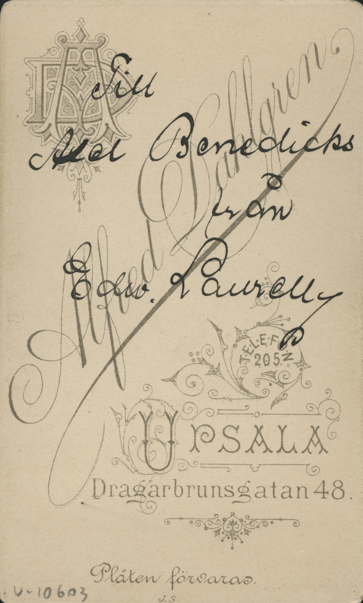 Mansporträtt av Edw. Laurell. Fotograf Alfred Dahlgren, Uppsala. Text på baksidan, "Till Axel Benedicks från Edw. Laurell", 1891.