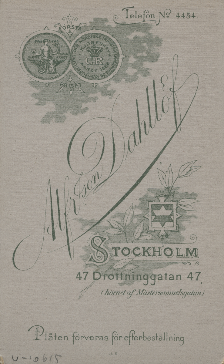 Mansporträtt av Lage Lindberg, (otydlig skrift under namnet). Fotograf Alfr. J:son Dahllöf, Stockholm.