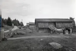 Ringsaker, Brøttum, eksteriør gårdstun av Vesterlien, Vester