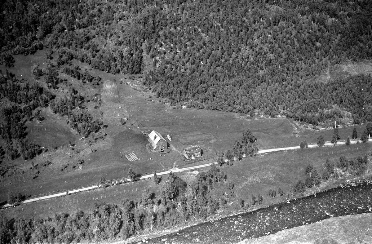 Flyfoto: Slåtmo, Skoelvdalen 1956, Bardu kommune