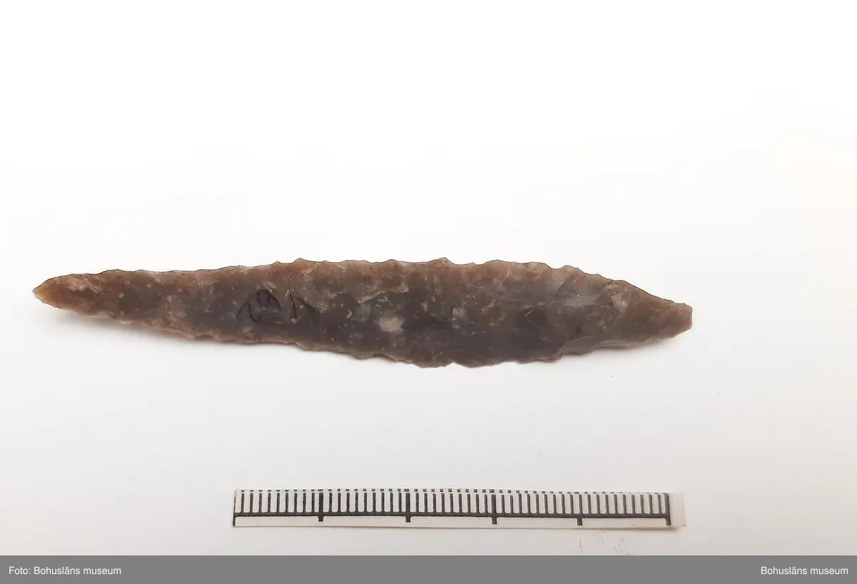 Intakt tresidig pilspets av C/D-typ.