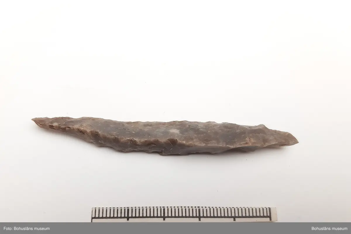 Intakt tresidig pilspets av C/D-typ.