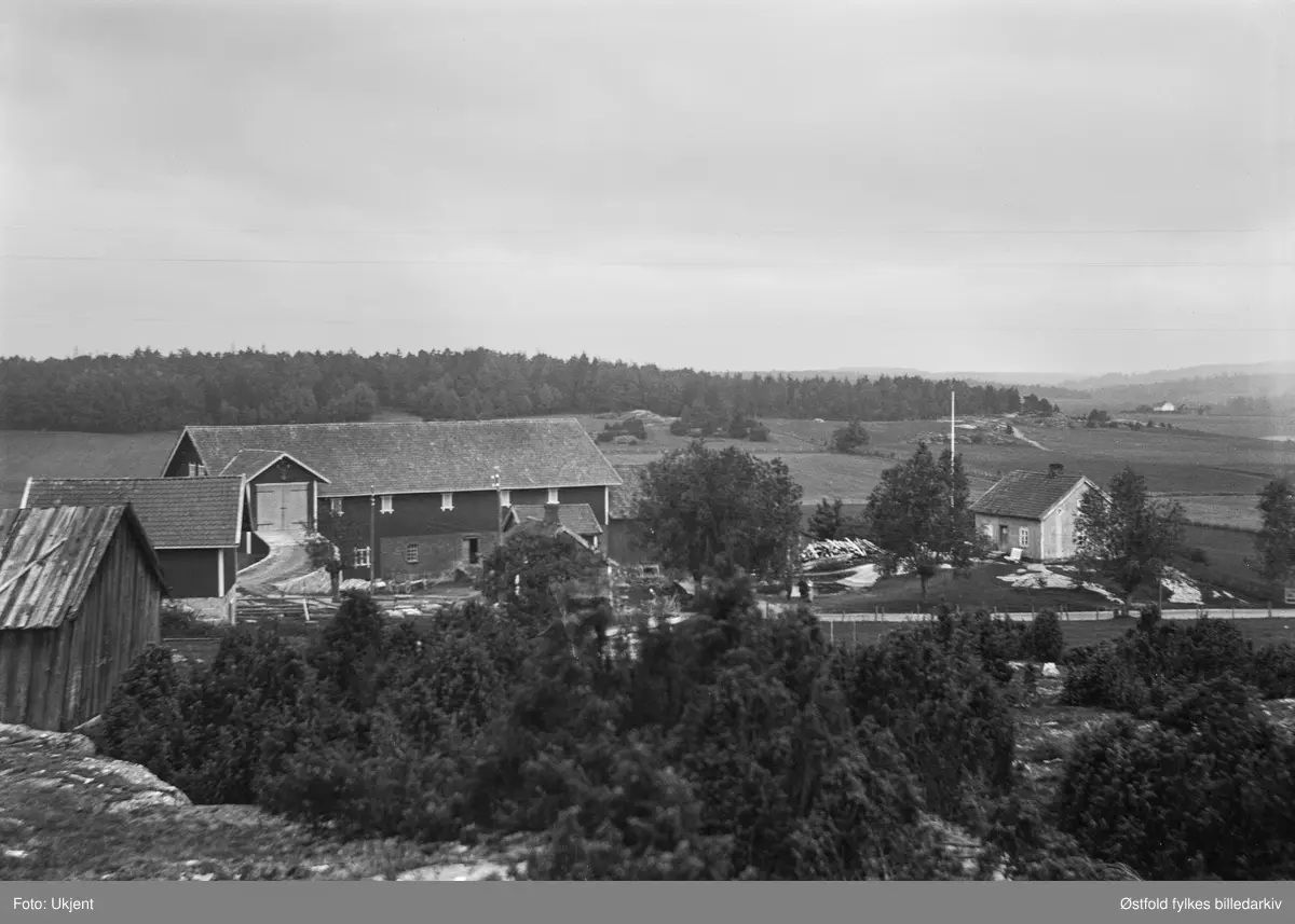 Gården Sikkeland i Varteig ca. 1910-15.