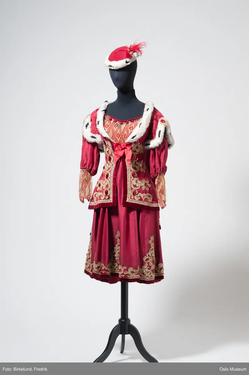 Kostyme til "Czardas" i "Svanesjøen", Den Norske Opera 1967.