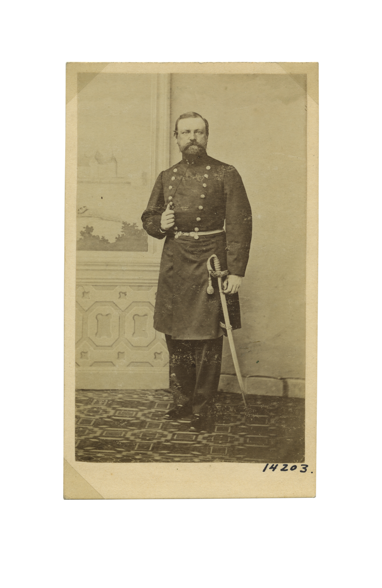 Astley Fürst, född 1825, död 1875. Kalmar regemente, kapten, filosofie doktor.