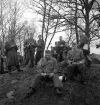 Hemvärnet. 20/4, 1941.
Matpaus på en höjd.