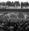 Gymnastikuppvisningen, 25/5 1941. 
Uppställning och parad med fanborg på Värendsvallen. 
Fotot taget från publikläktaren.