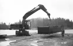 Pågående lyft av ponton 100.