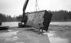 Pågående lyft av ponton 100.