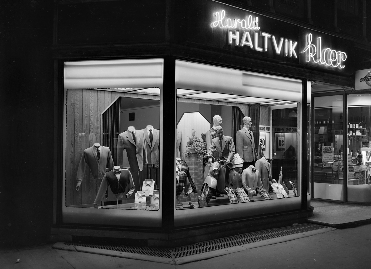 Harald Haltvik, utstillingsvindu
