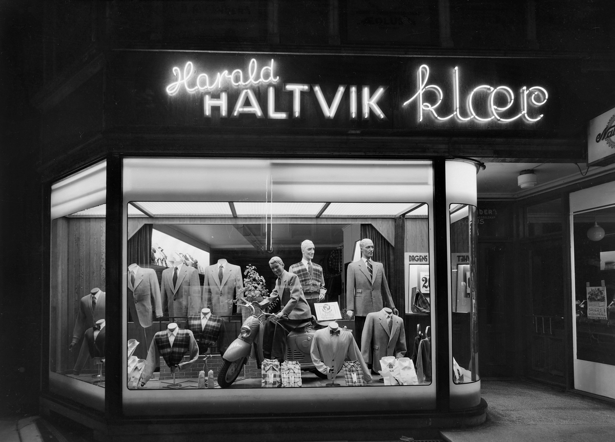 Harald Haltvik, utstillingsvindu