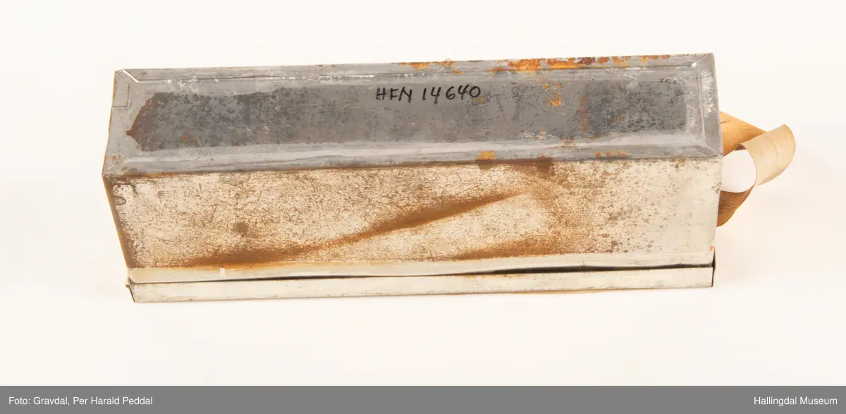 Boks som inneholdt ampuller med Kalsiumkarbid. Ble brukt til å fremstille acetylengass til Karbidlamper. Ble også brukt som gift for å fjerne jordrotter.