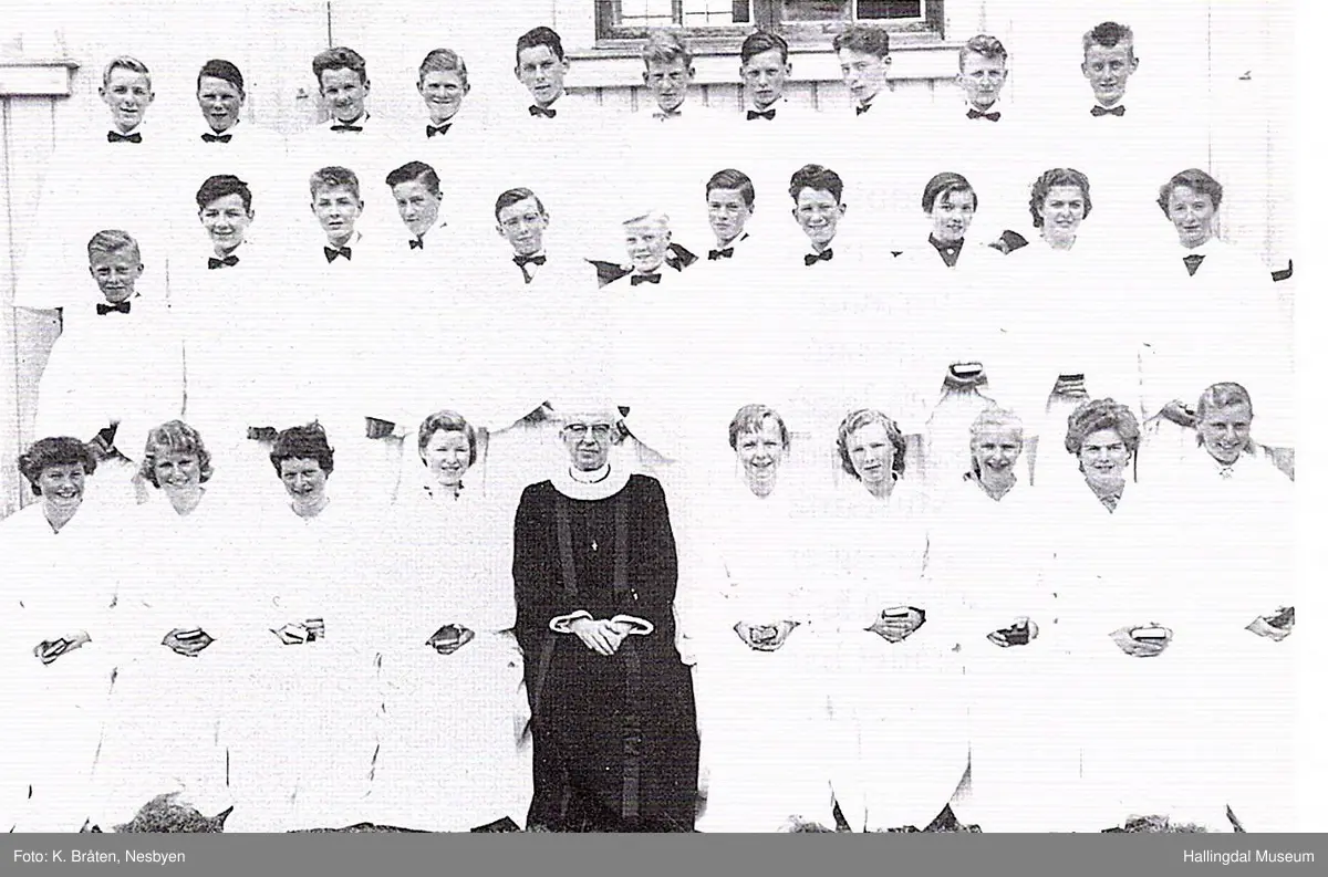 Konfirmanter i Nes kirke 1958. 
1. rekke fra venstre: Kari Marie Berget, Birgitte Gire Olsen, Aud Turid Frydenlund, Astrid Liodden, sokneprest Markvar Zarbell-Engh, Anne Lise Engen, Marit Oline Eidsvoll, Liv Marie Syversen, Mona Lise Ingebretsen og Ragnhild Kristine Øye.
2. rekke fra venstre: Torbjørn Harry Syversen, Ole Erik Thoen, Syver Trygve Thoen, Knut Haldor Sæther, Knut Loneland, Kjell Arvid Kaste Solli, Arild Skaret, Erik Haraldseth, Anne Grete Brøto, Anne Grethe Bentehaugen og Inger Tandberg.
3. rekke fra venstre: Kåre Gullingsrud, Harry Leif Huse, Olav Ivar Juvhaugen, Ole Torbjørn Tyribakken, Sverre Olav Solheim, Ragnar Berg Johnsen, Harald Merødningen, Knut K. Aalton, Sverre Harald Espeset og Harald Eidal. Ikke til stede da bildet ble tatt: Nils Østenfor og Olaf Korbu.

