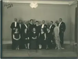 Män och kvinnor i högtidsklädsel, Uppsala 1929