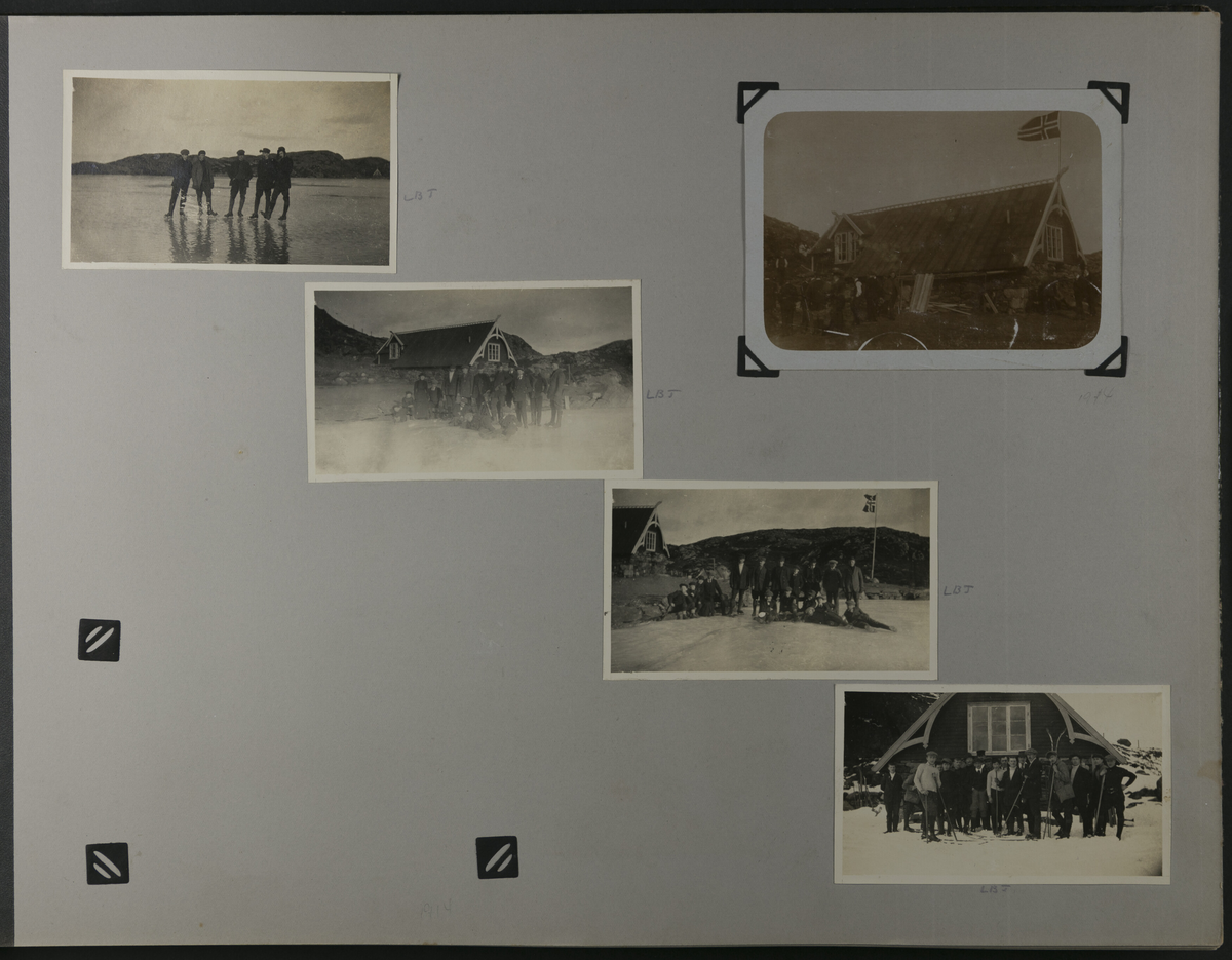Fotografiene er limt på sider av stiv kartong. Fotografiene er fra Haugesunds fjell-lags første år med aktiviteter.
