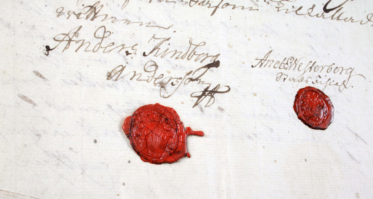 Köpebrev rörande försäljning av Mellomgården, Hulta, Torpa socken, Vedens härad, 30 mars 1762. Stort vikt pappersark med handskriven text och stämplat med rött lacksigill. Säljaren var Axel Edberg och köparen var fabrikören Lars Forsell. Medföljer pappersark med maskinskriven översättning.

Medföljer 2 köpebrev från åren 1777 och 1778. 

1. Uppdelning mellan Sven Larsson och Hans Månsson 1777. Medföljer pappersark med maskinskriven översättning.
2. Forsells försäljning till Sven Larsson 1778. Medföljer pappersark med maskinskriven översättning.