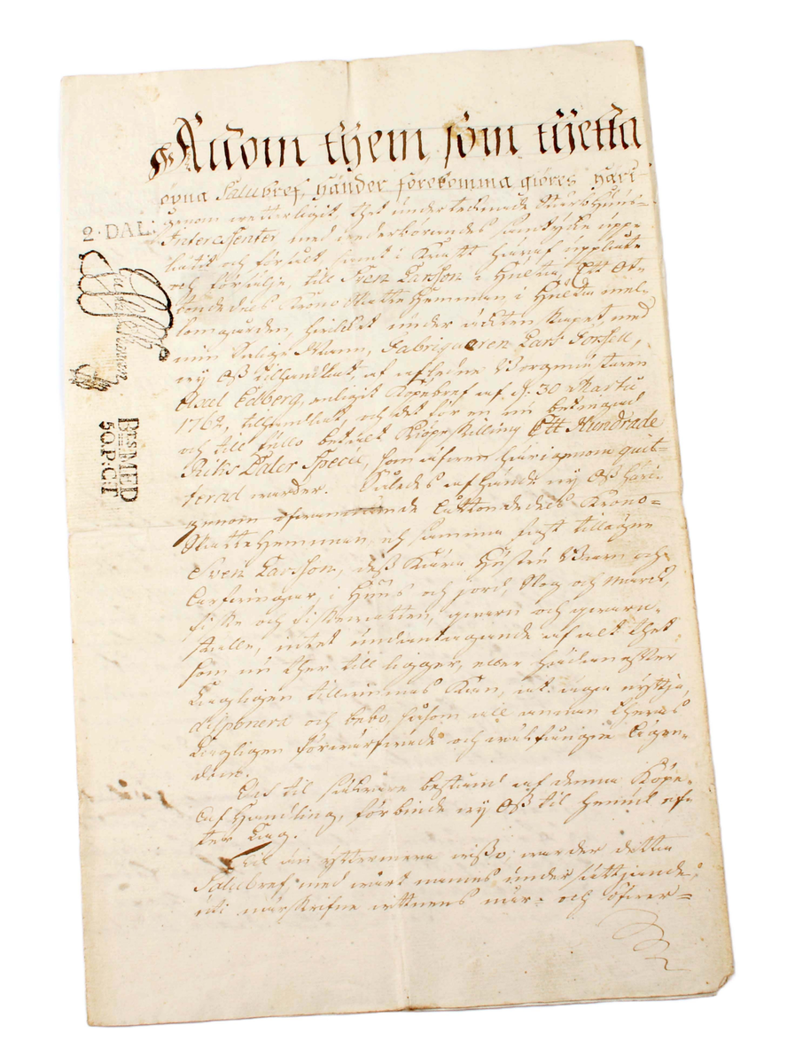 Köpebrev rörande försäljning av Mellomgården, Hulta, Torpa socken, Vedens härad, 30 mars 1762. Stort vikt pappersark med handskriven text och stämplat med rött lacksigill. Säljaren var Axel Edberg och köparen var fabrikören Lars Forsell. Medföljer pappersark med maskinskriven översättning.

Medföljer 2 köpebrev från åren 1777 och 1778. 

1. Uppdelning mellan Sven Larsson och Hans Månsson 1777. Medföljer pappersark med maskinskriven översättning.
2. Forsells försäljning till Sven Larsson 1778. Medföljer pappersark med maskinskriven översättning.