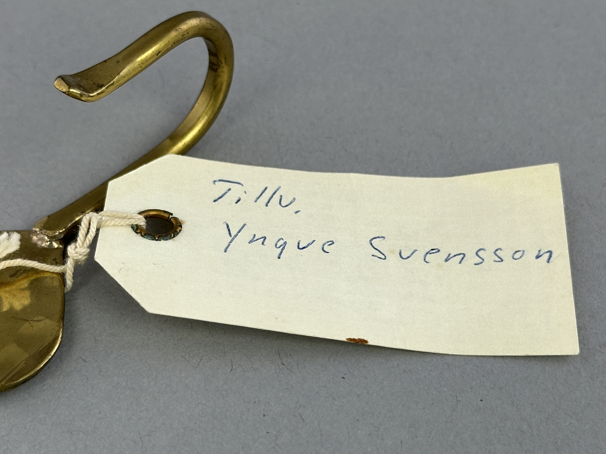 Väggkrok "Hjärta" av mässing.