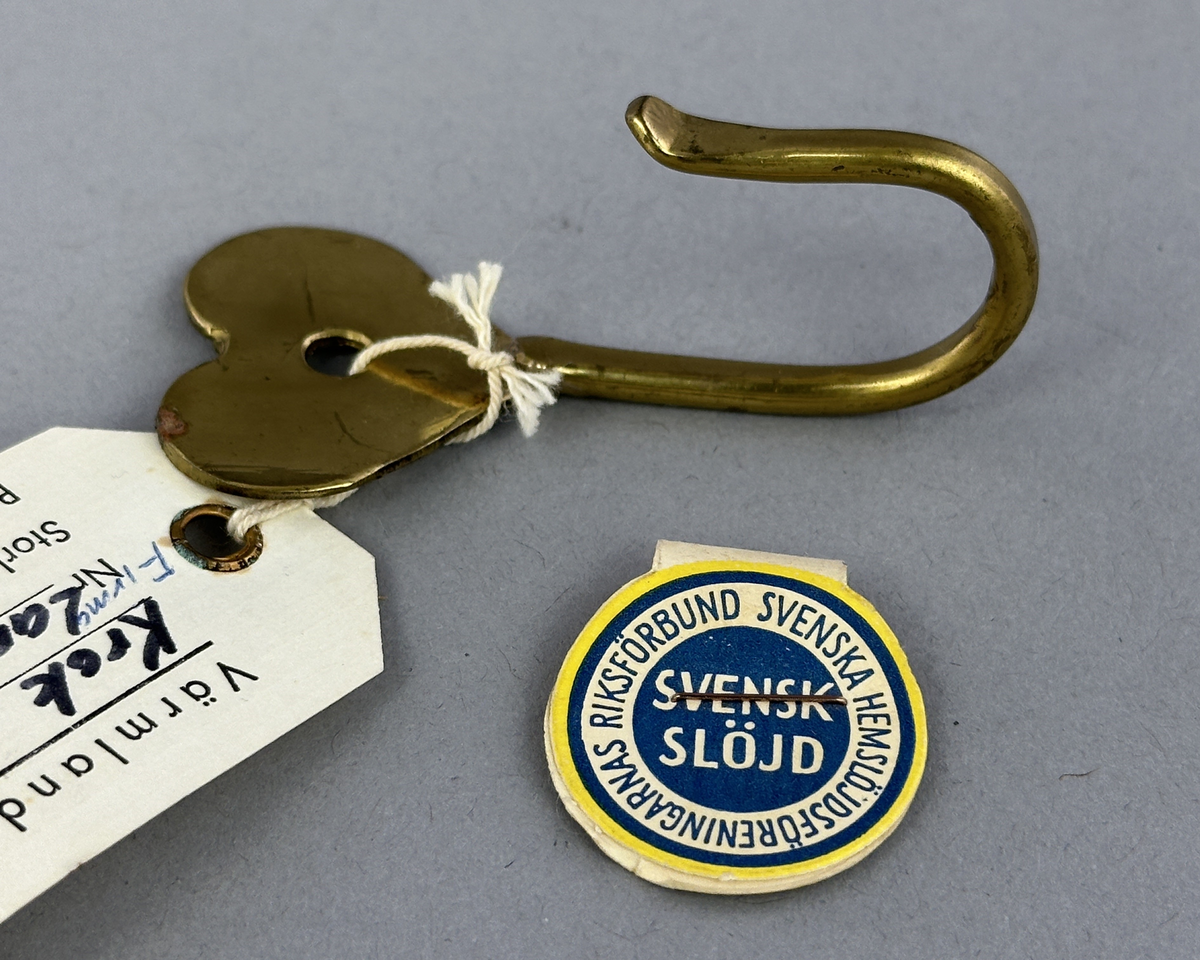 Väggkrok "Hjärta" av mässing.