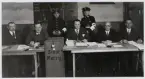 Saarbataljonen nr 34, 1934-35.
Omröstningslokalen i Merzig den 13/1 1935. Några myndiga herrar har satt sig bakom borden. Bakom dem syns två uniformerade män, en polis (?) och en sjukvårdare (man hade varnat för oroligheter).