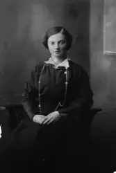 Portrett av Johanna Pedersen, f. 1891, Finnsæter