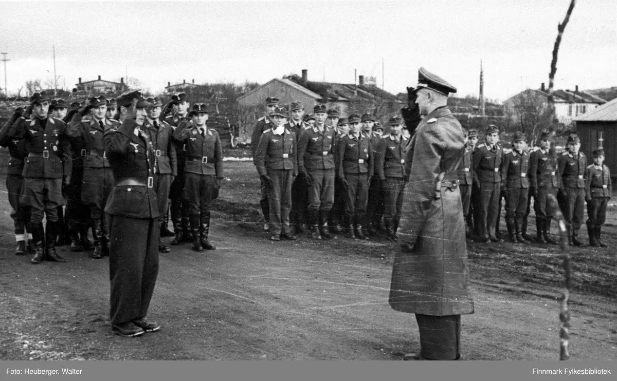Inspeksjon ved 1. skvadron av fjernoppklaringsgruppe 124 (1.(F)/124 ...