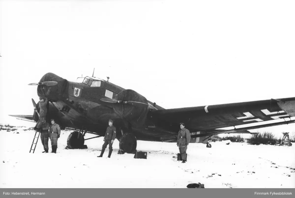 Junkers Ju 52/3m med kjennetegn ZI+IM (verknummer 5368) fra 3. skvadron ...