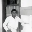 Hassan, svensktalande yngling (trol. allt-i-allo), utanför kompanichefens rum i Gaza 1959-60.
Bilden tagen under major Kurt-Erik Amundsons tjänstgöring.