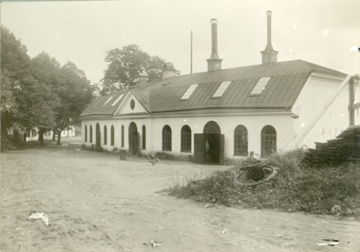 En av alla bruksbyggnader, Klensmedjan i Gysinge bruk.