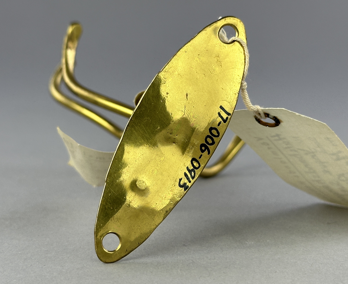 Smyckehängare av mässing.