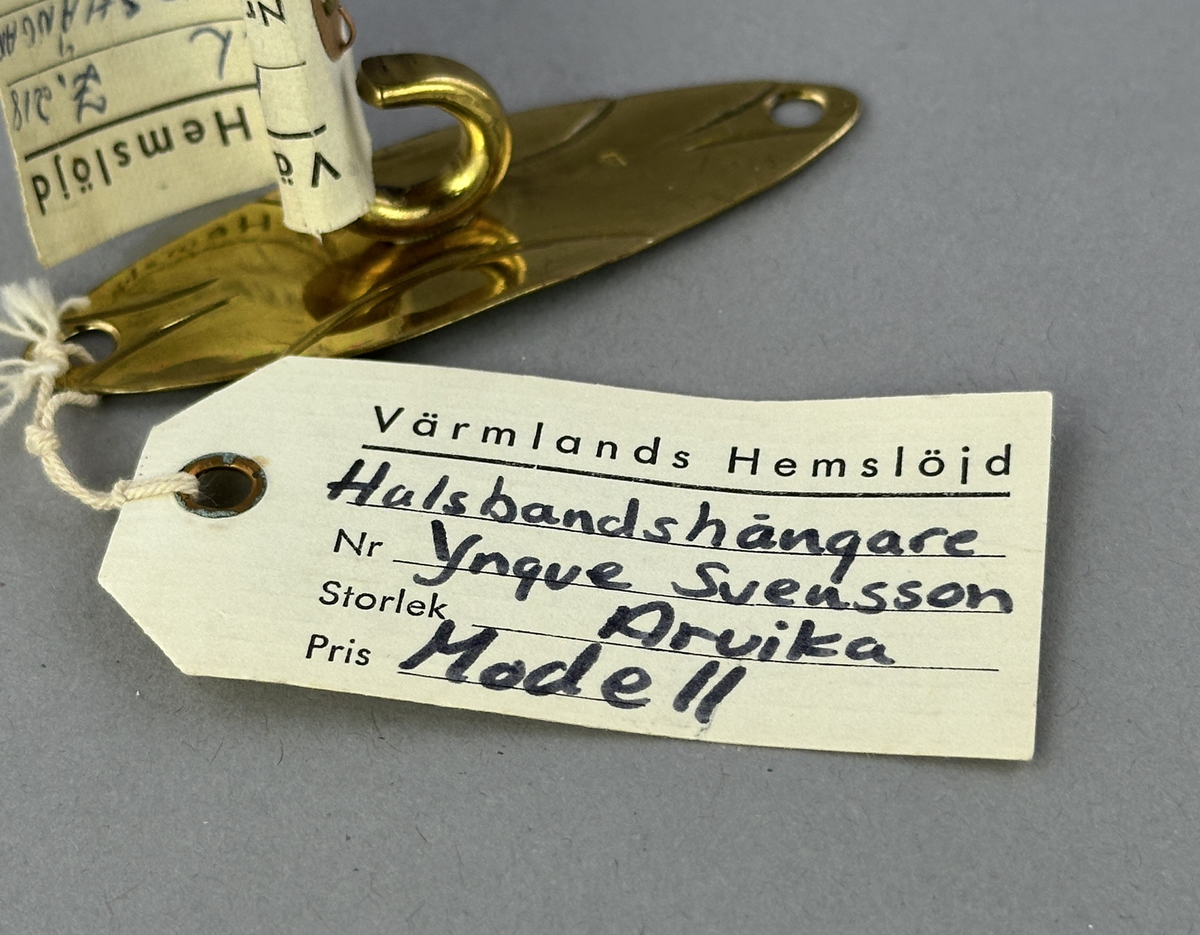 Smyckehängare av mässing.