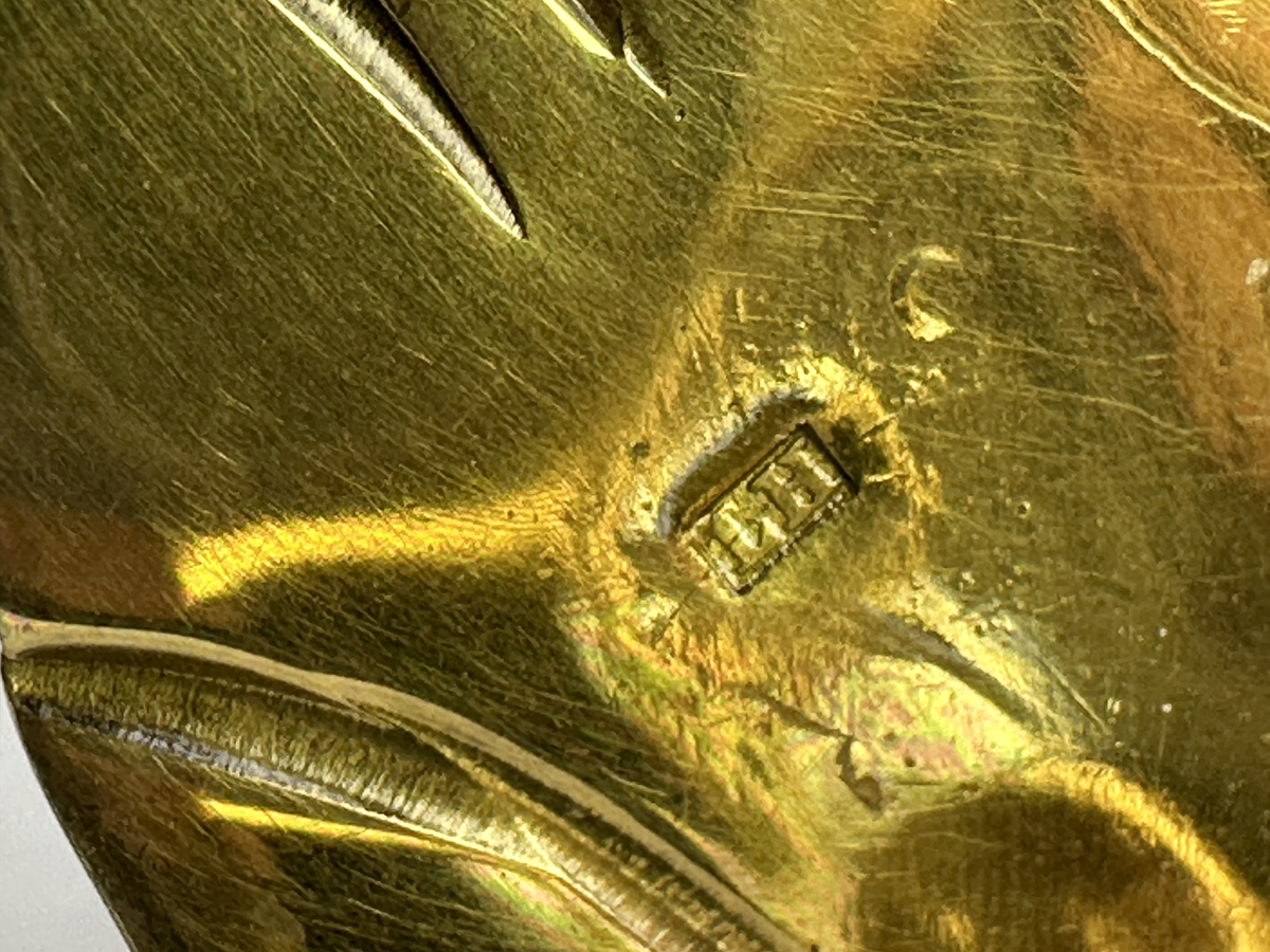 Smyckehängare av mässing.