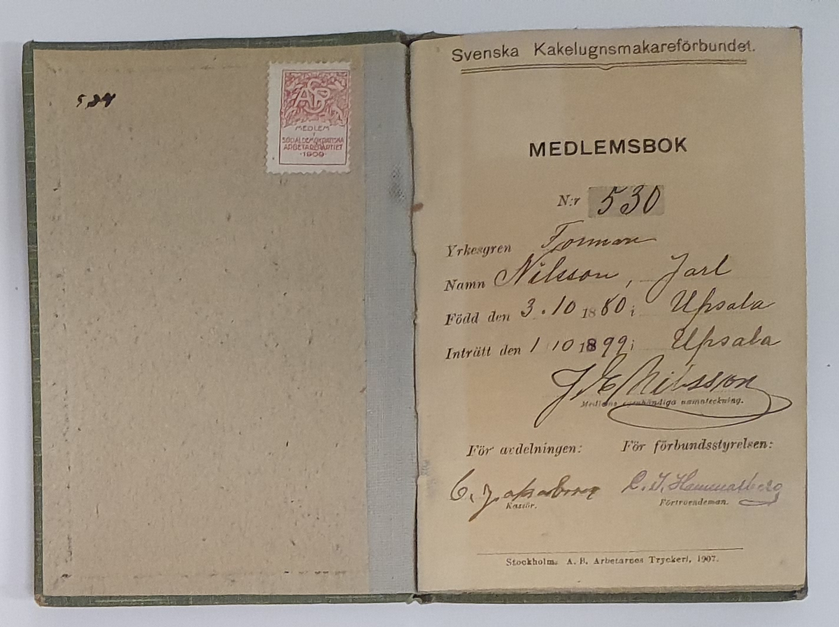 Bok med fodral. Svenska Kakelugnsmakare Förbundet. Medlemsbok tillhörande Jarl Nilsson 1907.