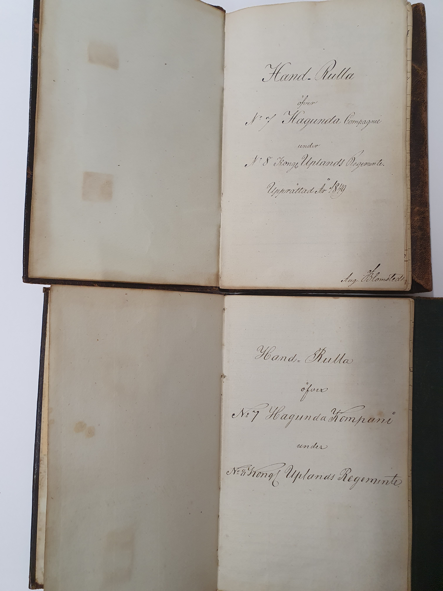Två böcker i bruna skinnband. Handrulla öfver No 7 Hagunda Compagnie under No 8 Kongl Uplands Regemente. Upprättad År 1849 af Aug. Blomstedt.