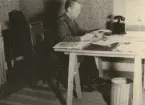 Löjtnant vid skrivbord, expeditionstjänst, uniform m/1939.