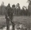 Soldat i träskmark. Uniform m/1939.