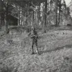 Infanterist i fältuniform med kulsprutepistol m/1945, Livgrenadjärregementet I 4.