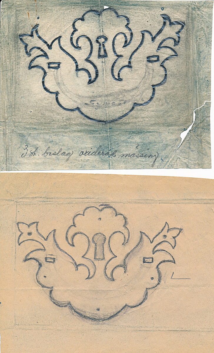 Nyckelhålsbeslag av mässing. Modell a saknar handtag. Modell b är ytbehandlad i mörkt.