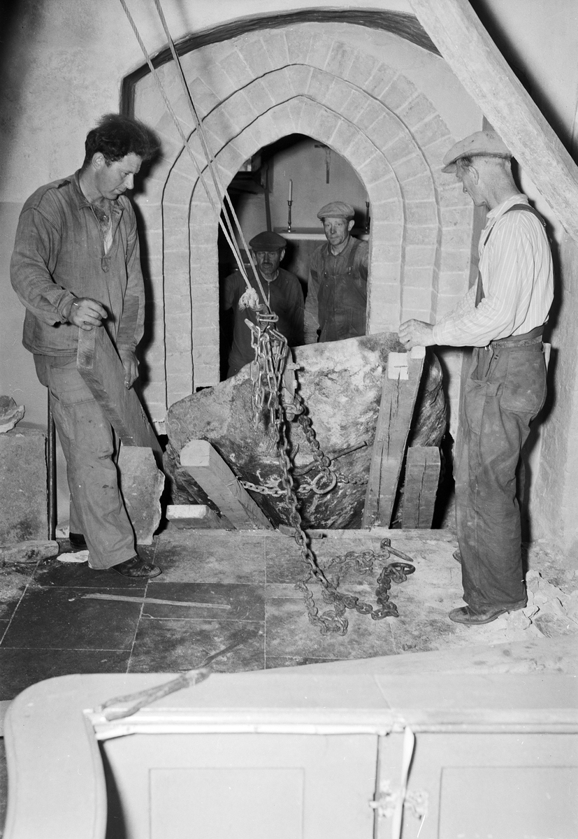 Runsten i Viksta kyrka, Uppland 1951