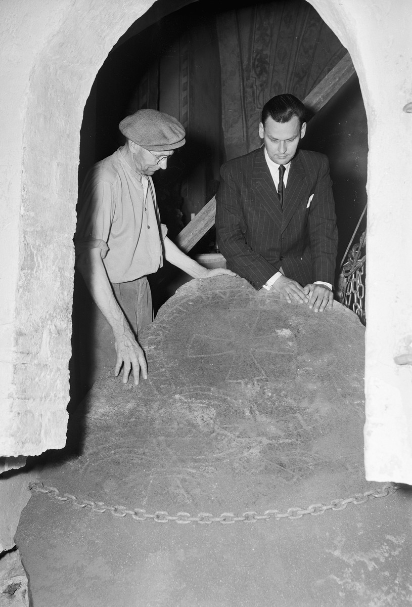 Runsten i Viksta kyrka, Uppland 1951