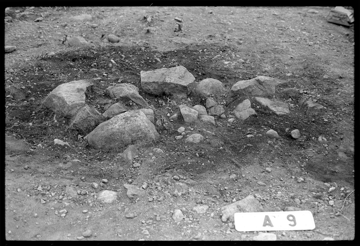 Romfartuna sn Äs RAÄ 119 Arkeologisk undersökning utförd av Vlm / Åke Hyenstrand och 
Ann Nilsson 1967