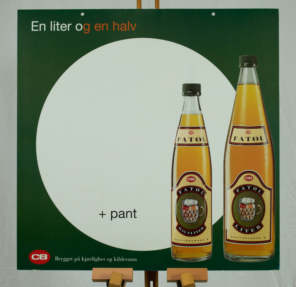 Flerfarget pappplakat som viser et CB-produkt med slagord