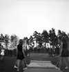 Gymnastikuppvisningen, 25/5 1941. 
Kvinnliga gymnaster har uppvisning på plint.