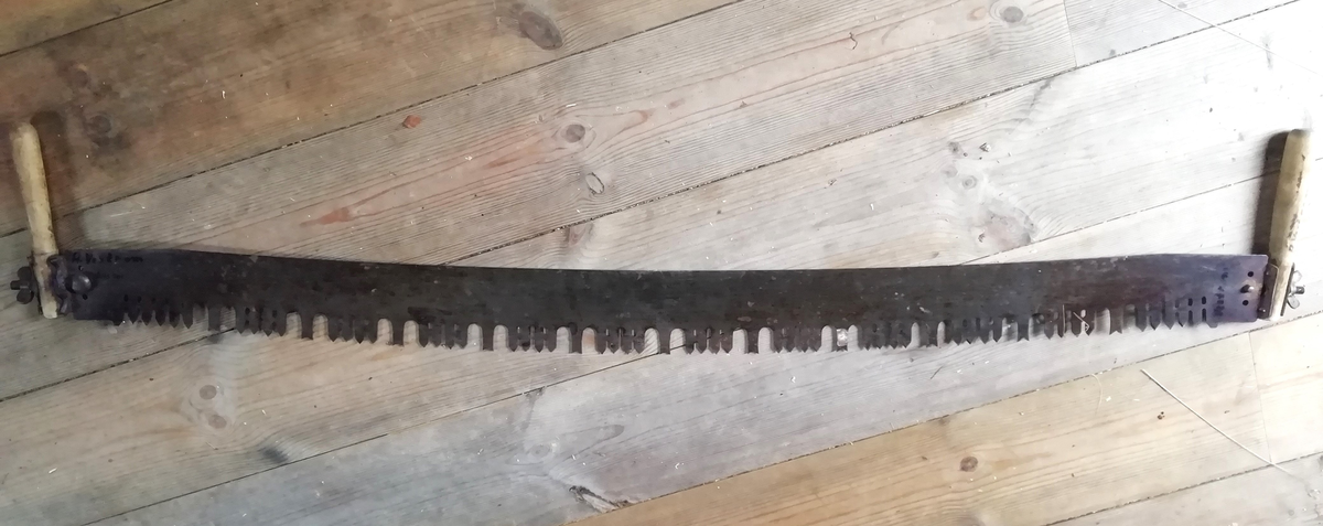 Stokksag nytta til trefelling., Også kalt "Disston-sag", etter oppfinneren Henry Disston.