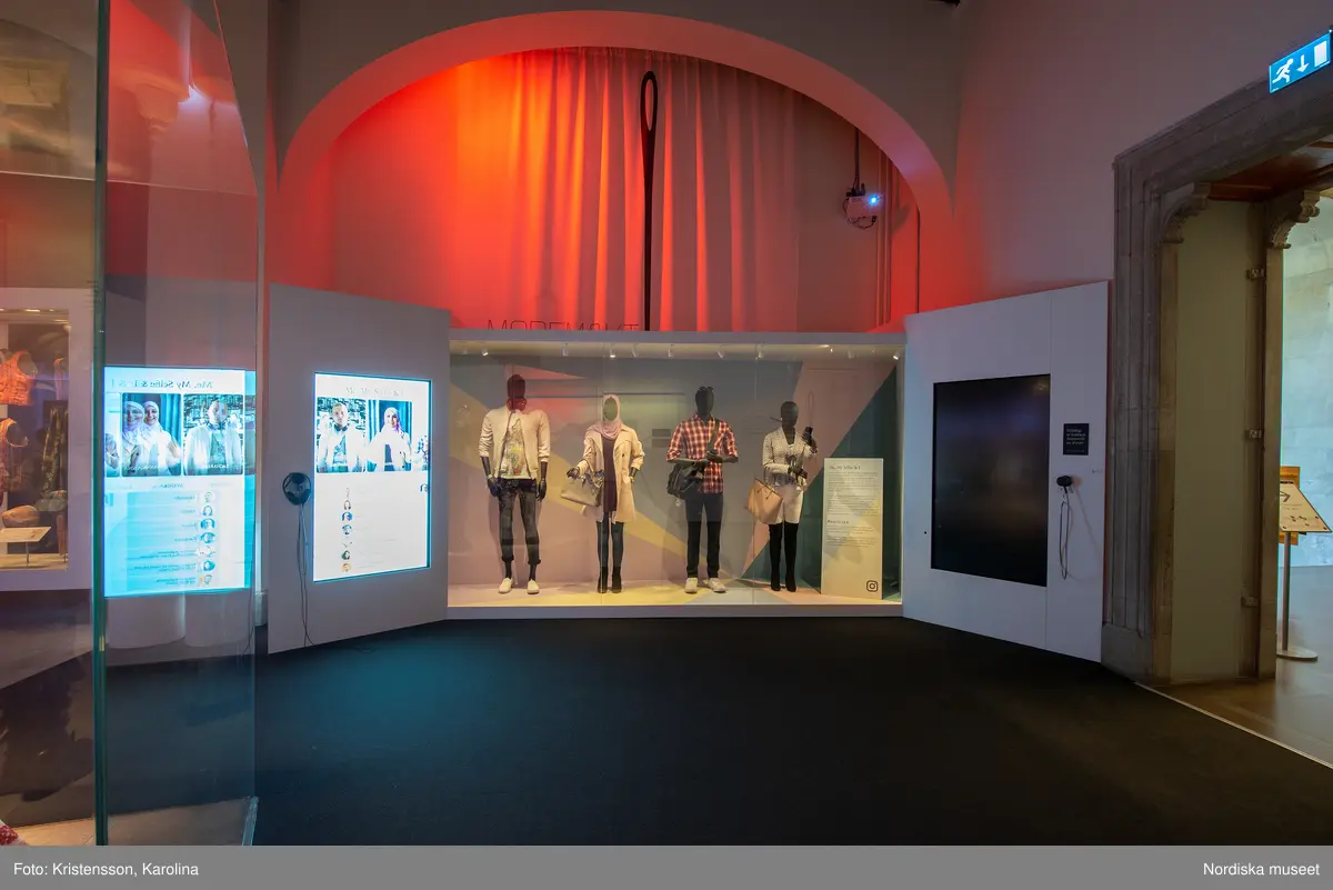 Utställningen Modemakt inklusive Me, my selfie and I på Nordiska museet, plan 3. Inför rivning.