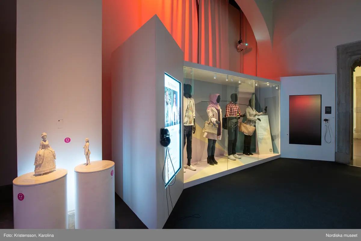 Utställningen Modemakt inklusive Me, my selfie and I på Nordiska museet, plan 3. Inför rivning.